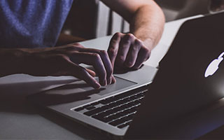 aoa体育新闻-佛罗伦萨球员遭遇伤病困扰，主帅调整阵容备战，佛罗伦萨球队名宿