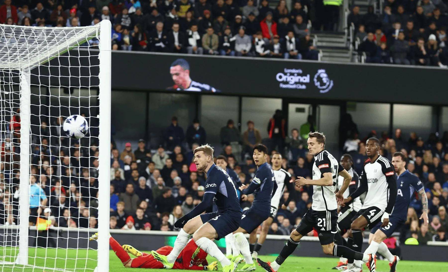 aoa体育馆-曼联主场胜亚特兰大，霸气晋级的简单介绍