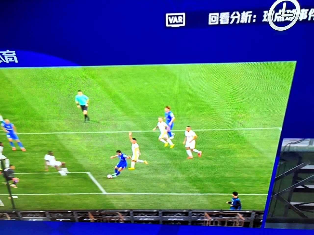 包含在北京国安赛场上演欧洲杯,失误,引发教练席炸锅的词条 包含在北京国安赛场上演欧洲杯,失误,引发教练席炸锅的词条