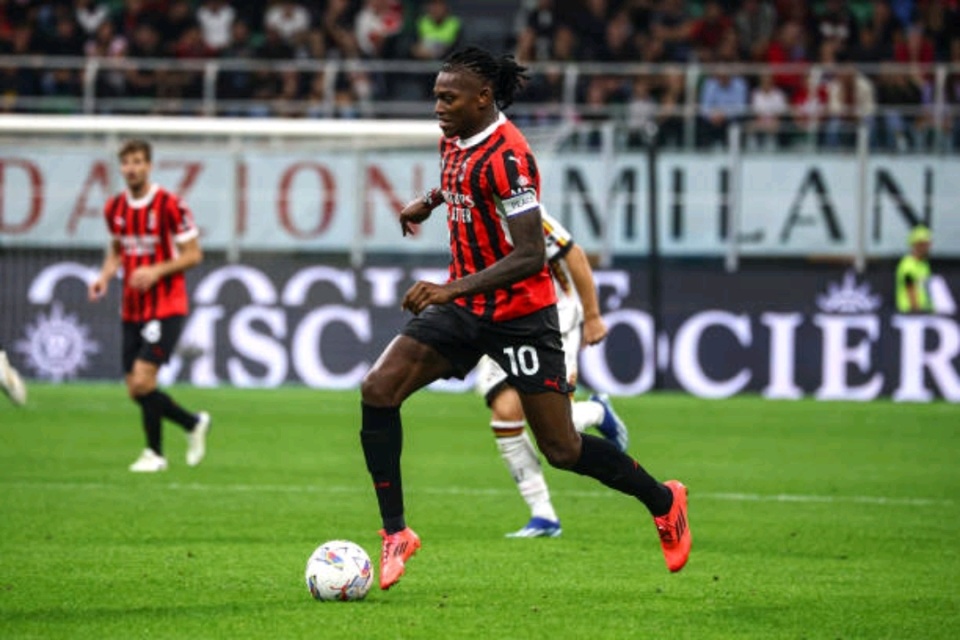 aoa体育活动-包含在深圳队赛场上演欧洲杯，失误，引发评论席掌声雷动的词条