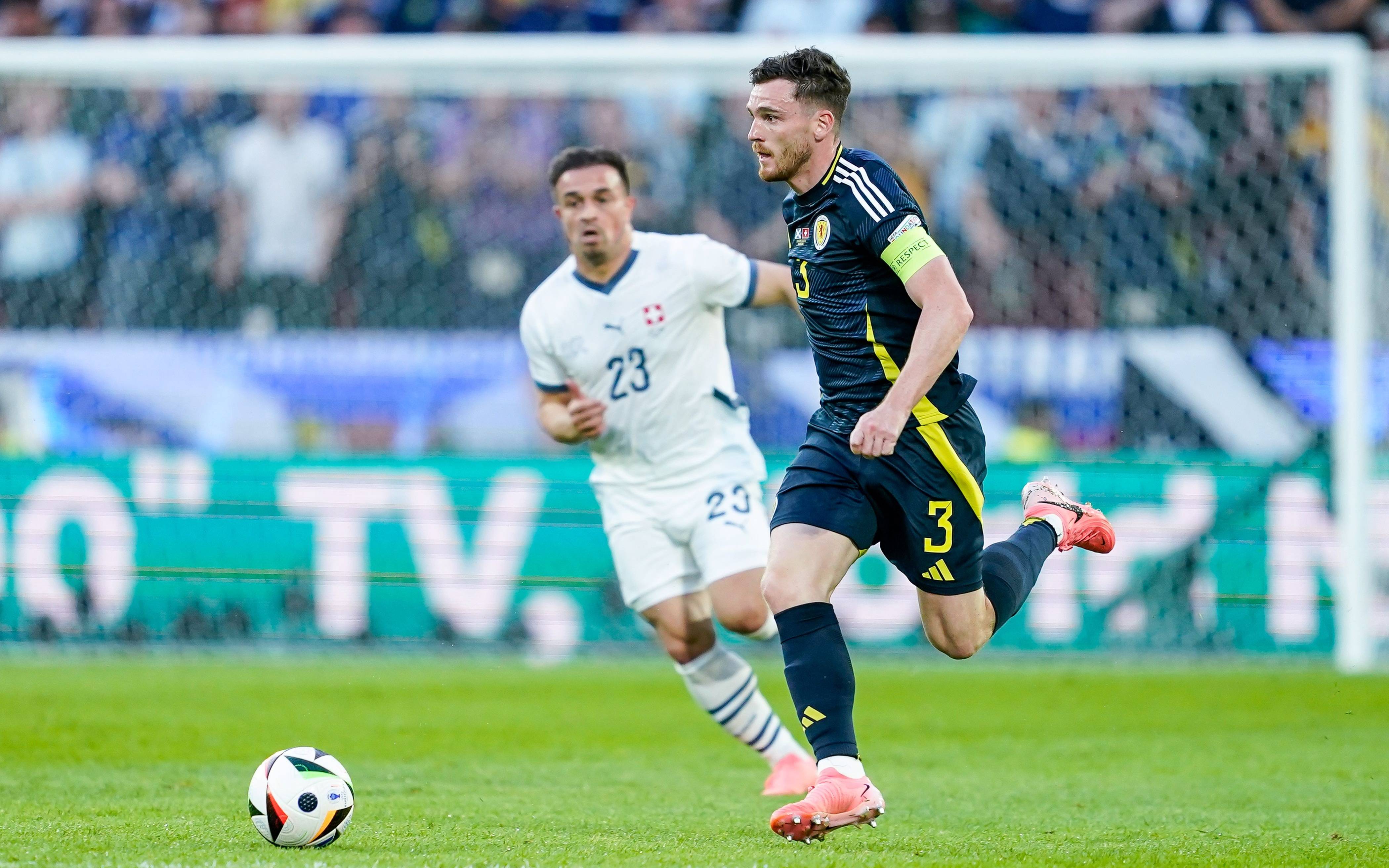 欧洲杯资格赛全面启动,赛场上的火花四溅 欧洲杯资格赛全面启动,赛场上的火花四溅