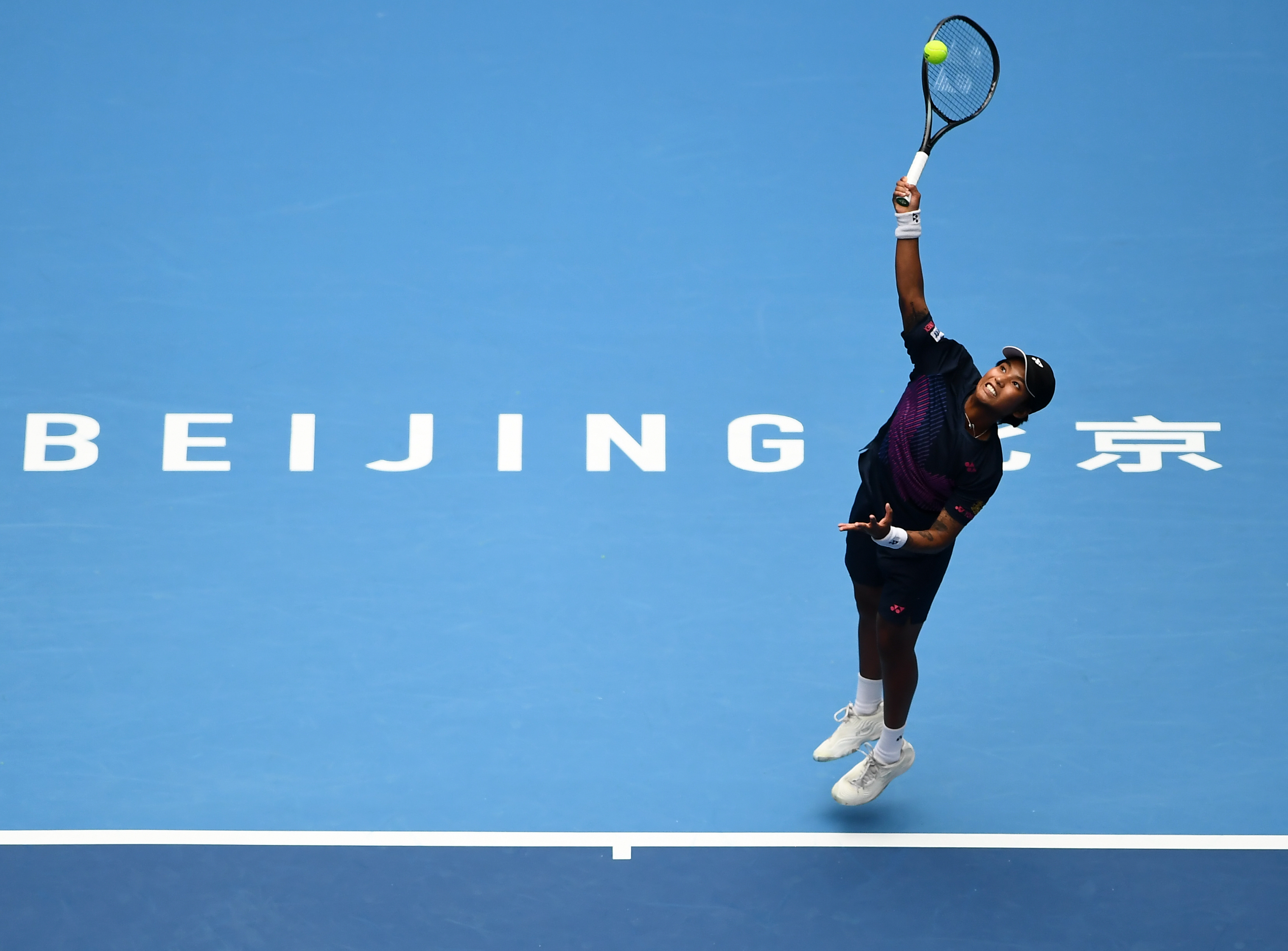 aoa体育课程-包含网球比赛选手气势如虹，乘胜追击的词条