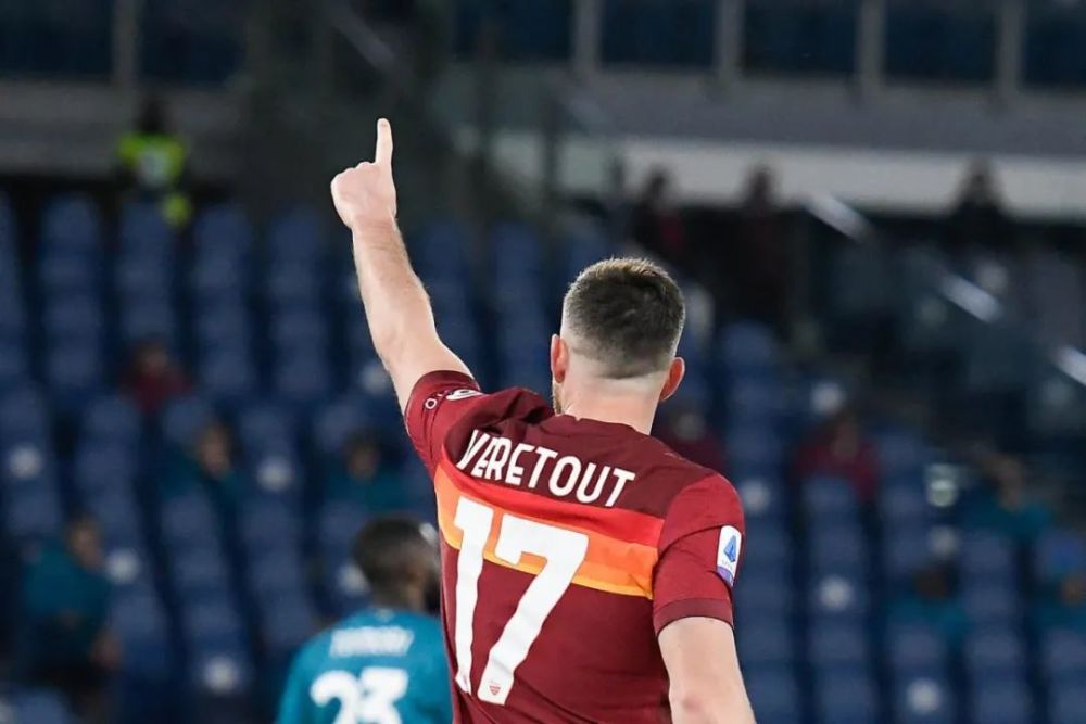 aoa体育活动-球队主帅宣布辞职，队内动荡不安