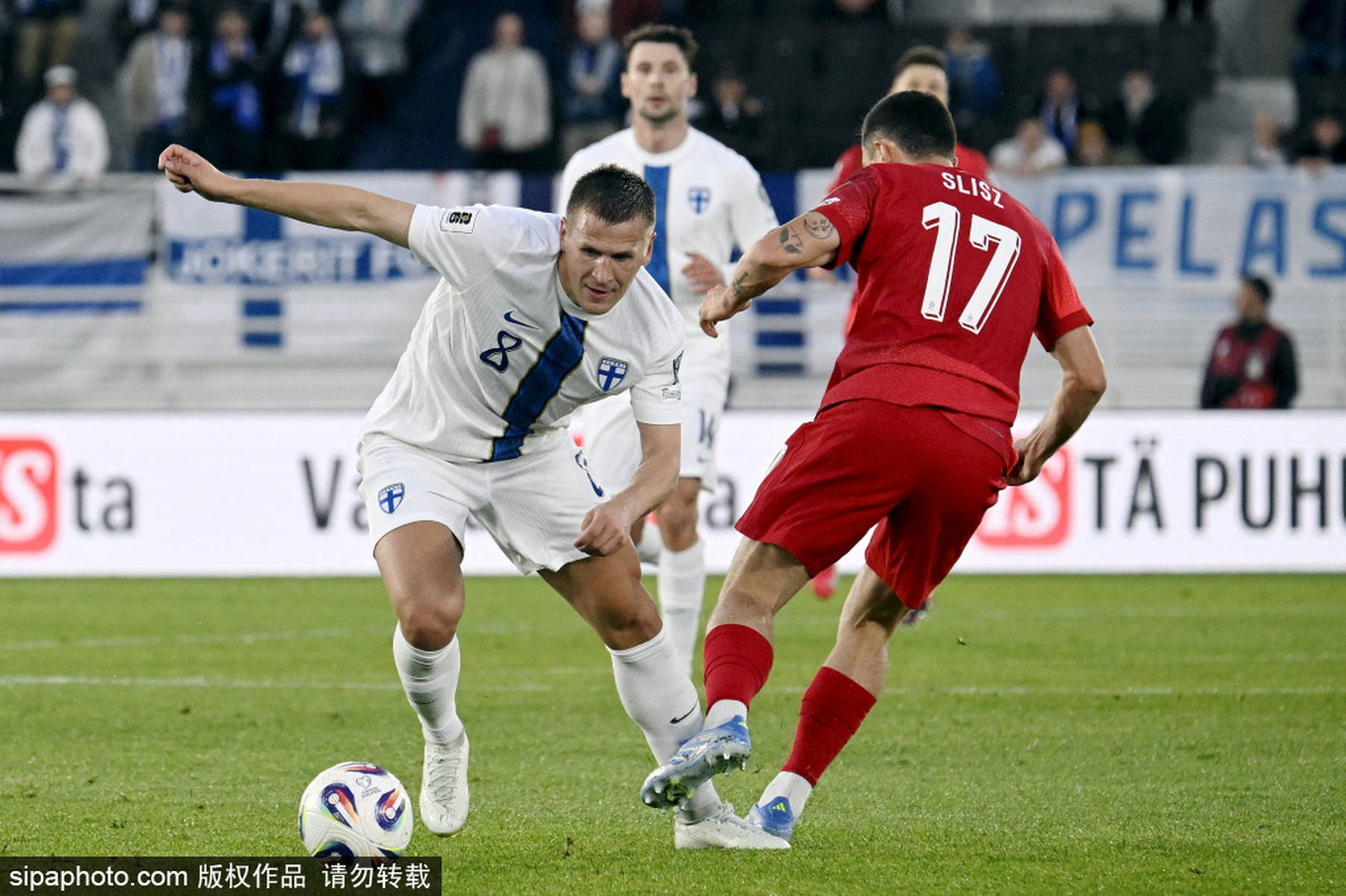 aoa体育官网-波兰国家队在比赛中表现稳健，轻松晋级