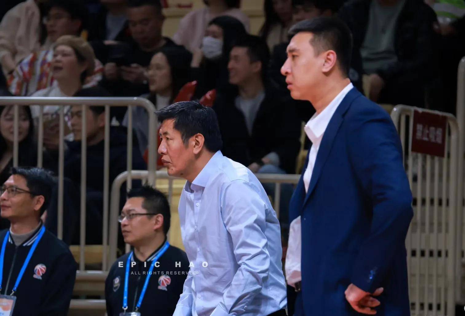 球队成功引进了一名备受瞩目的新教练 球队成功引进了一名备受瞩目的新教练