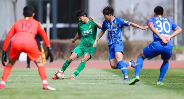 恒大击败斯威,稳操胜券 恒大击败斯威,稳操胜券