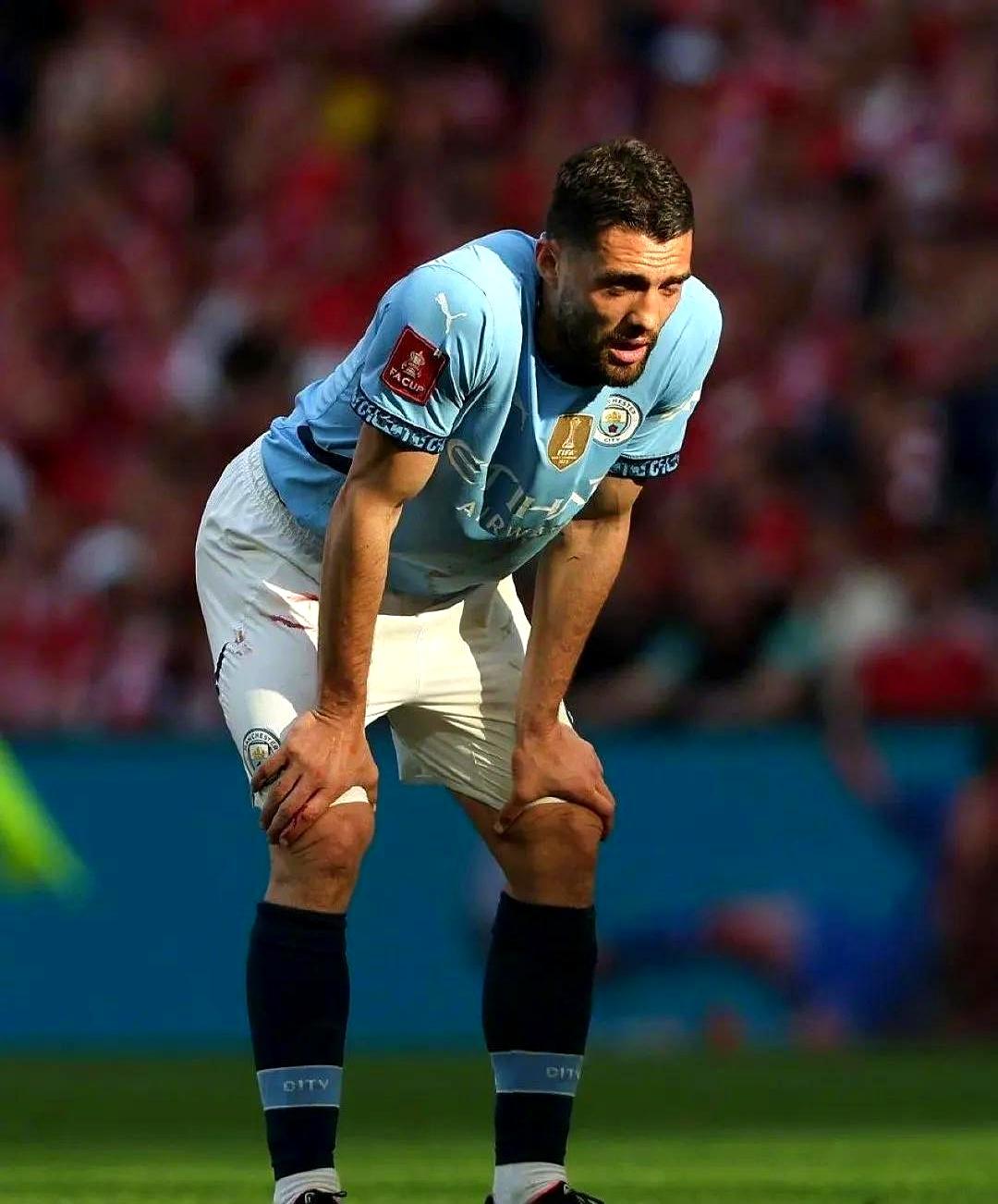 阿尔及利亚守门员在欧洲冠军联赛中抢镜 阿尔及利亚守门员在欧洲冠军联赛中抢镜