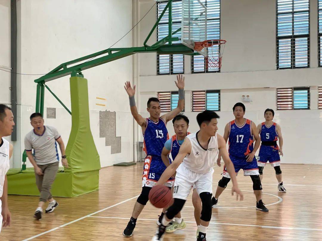 aoa体育课程-包含精彩比赛背后的故事，球队内幕曝光的词条