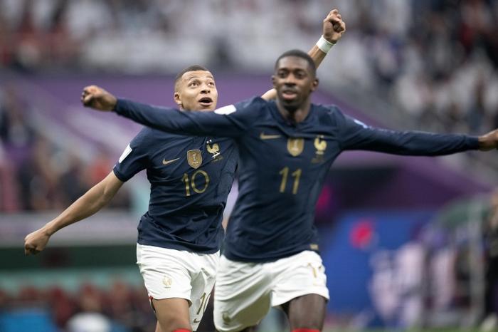 aoa体育活动-欧洲足球冠军联赛双方矛盾激烈，谁将占据上风？