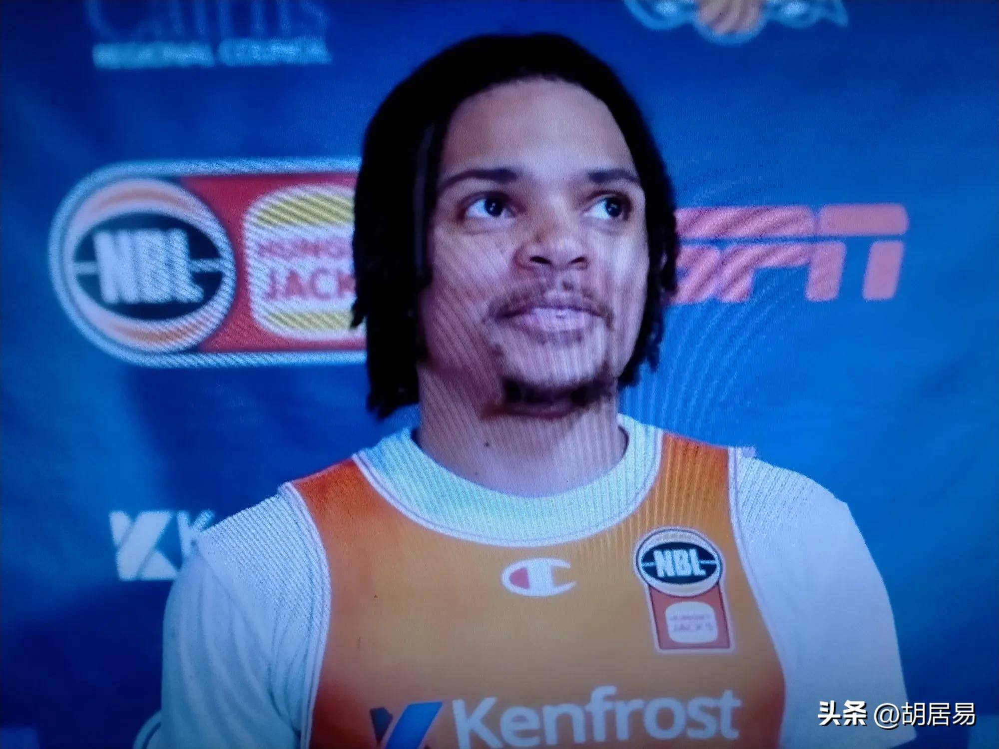 aoa体育-比赛中球队人才济济，各自展现出色实力