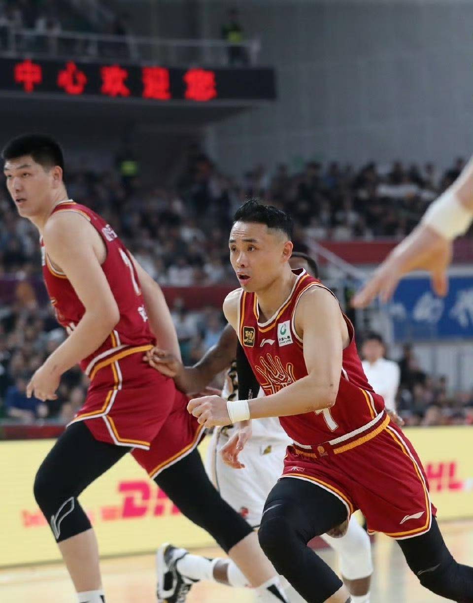 比赛中球队人才济济，各自展现出色实力