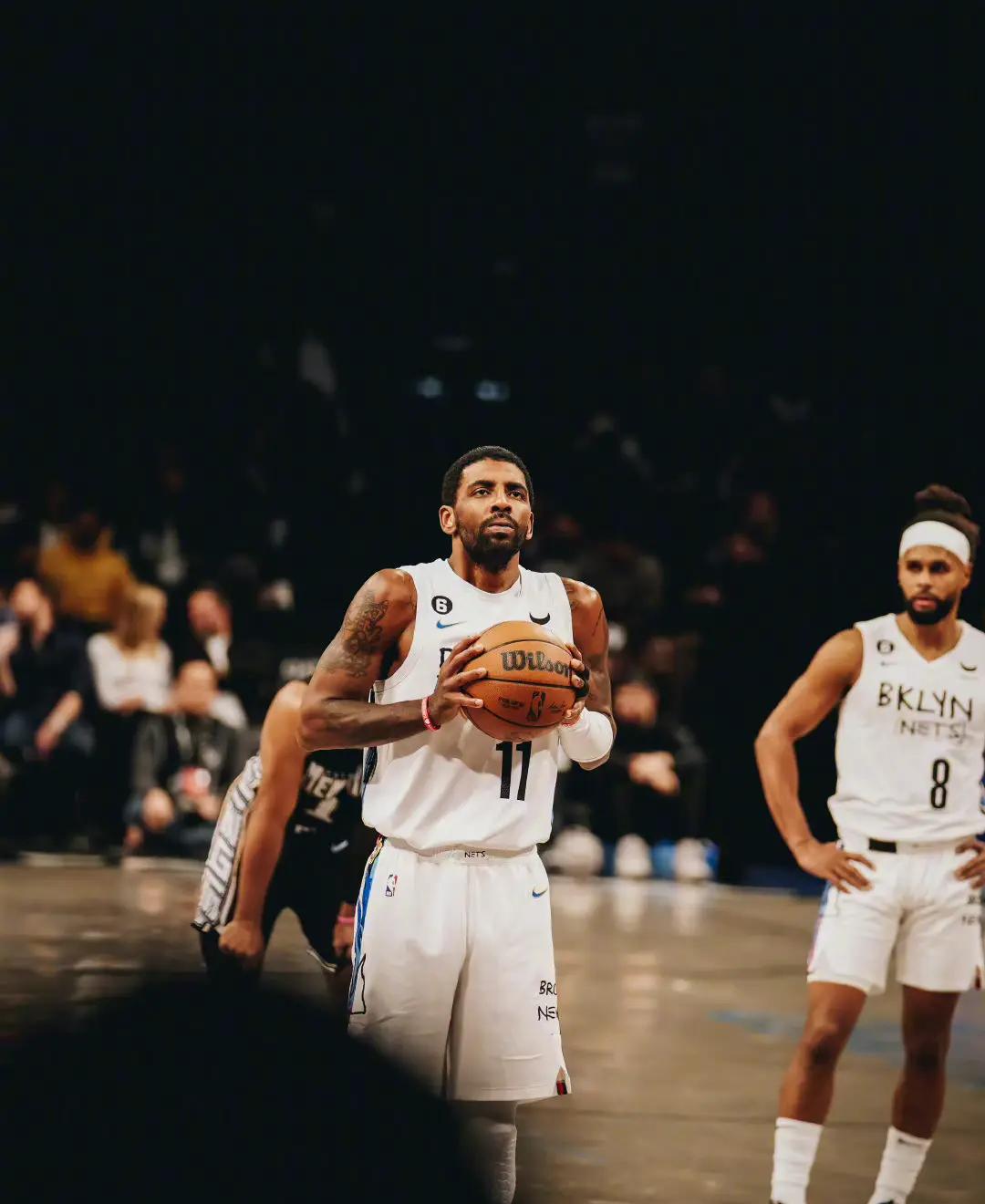 aoa体育视频-欧文爆发篮网大胜对手，继续领跑东部