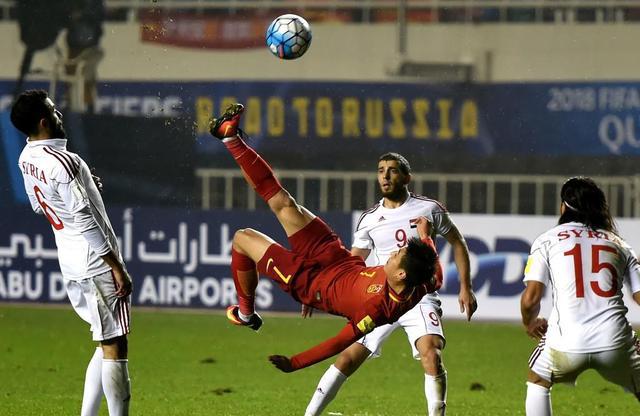 关于大连实德俱乐部在与对手的交锋中取得领先的信息 关于大连实德俱乐部在与对手的交锋中取得领先的信息