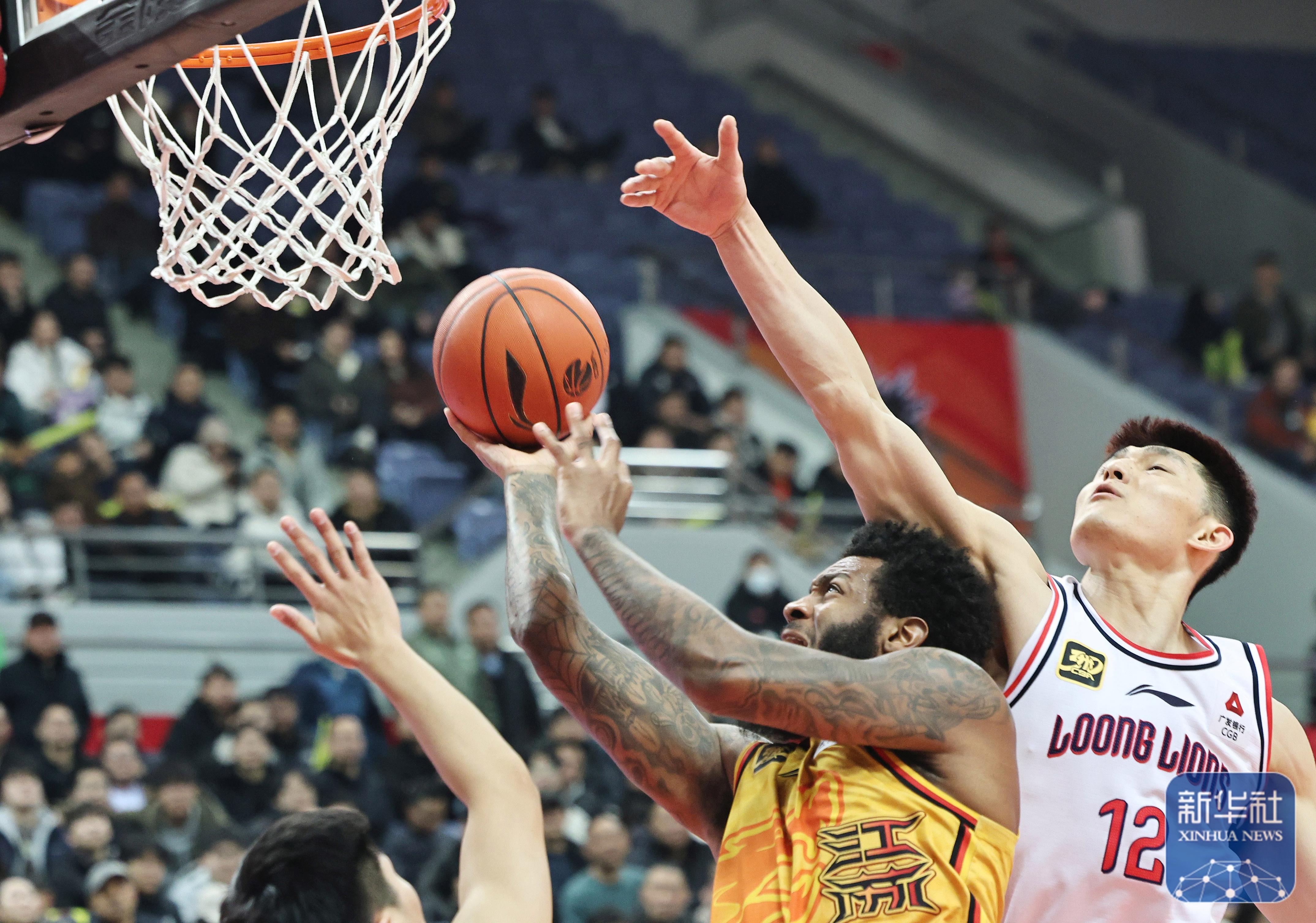 球员间友谊在篮球比赛中得到深化 球员间友谊在篮球比赛中得到深化