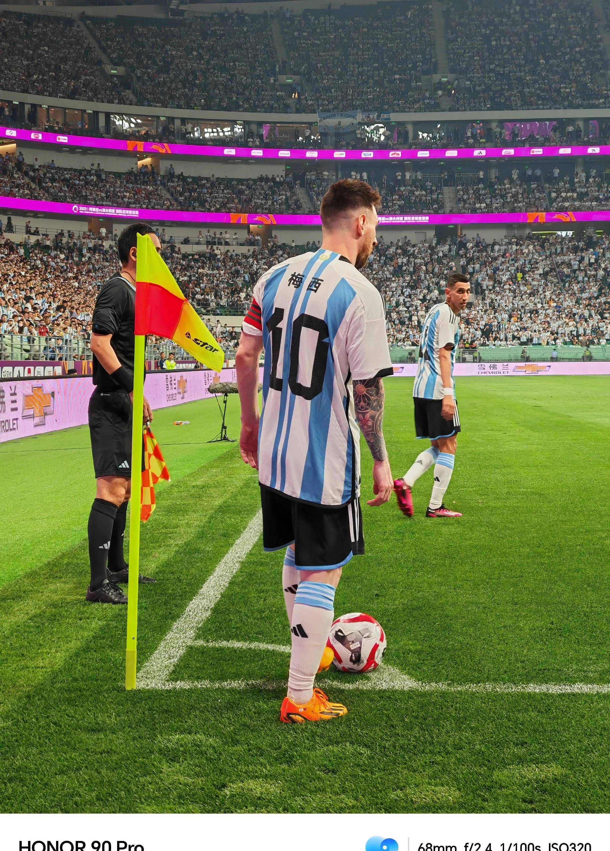 梅西在比赛中打入关键进球,助球队获胜 梅西在比赛中打入关键进球,助球队获胜