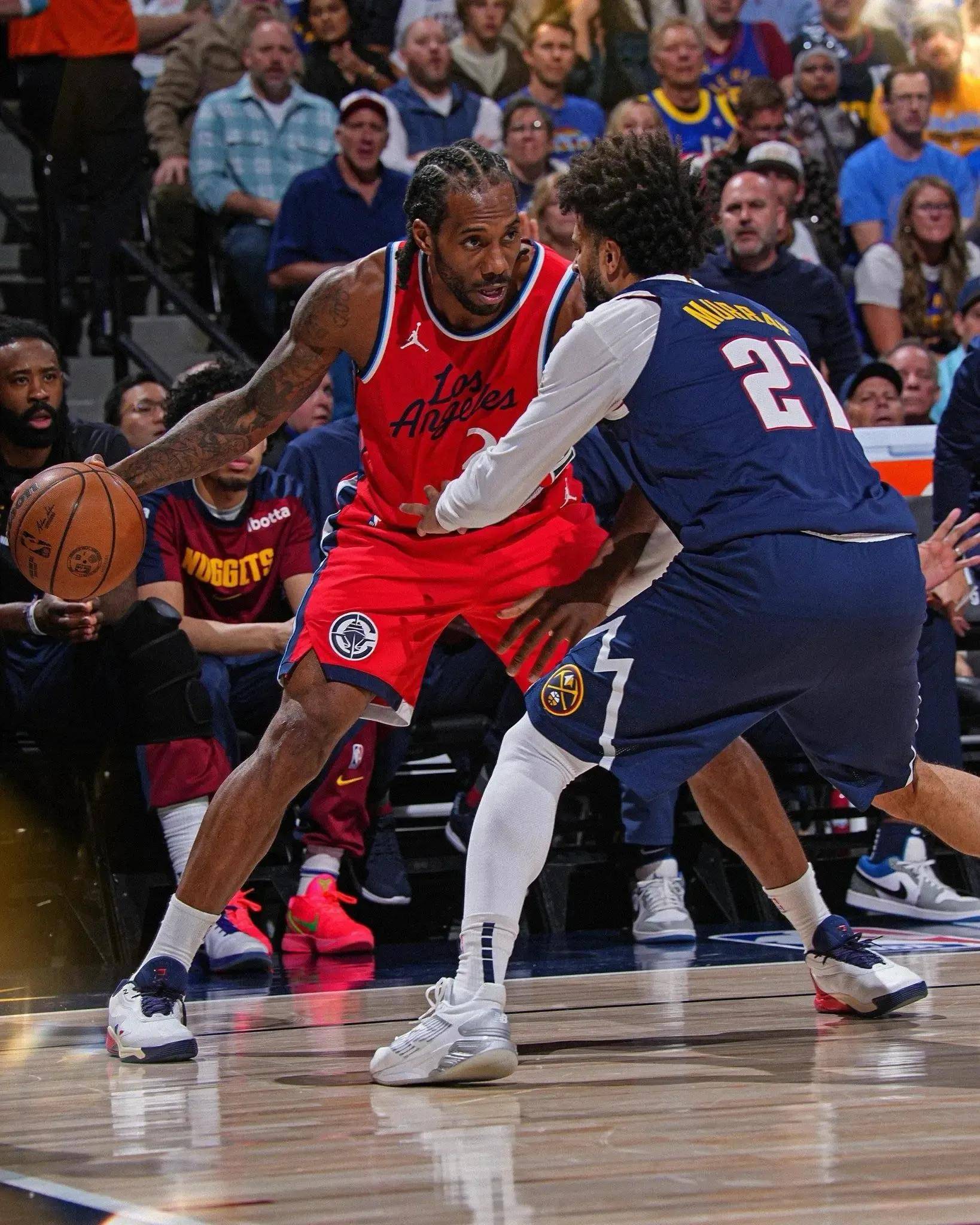 快船险胜鹈鹕，莱昂纳德砍下25分。的简单介绍