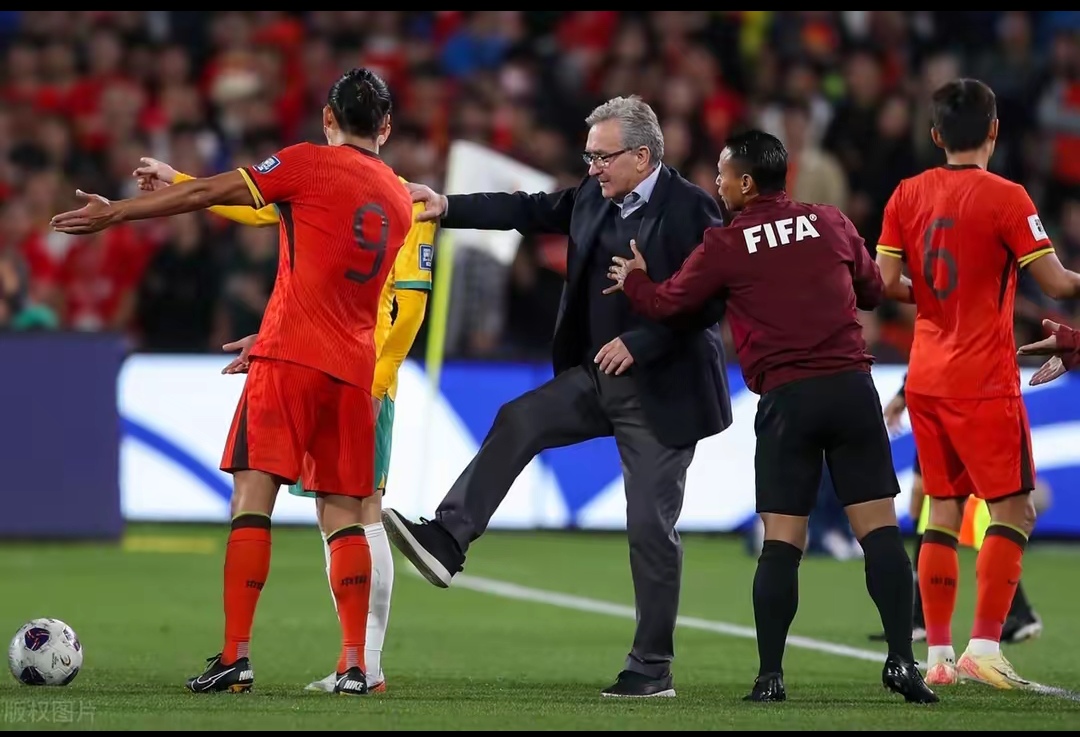 aoa体育官网-足球赛事频频上演惊险一幕，竞技水平不容小觑的简单介绍